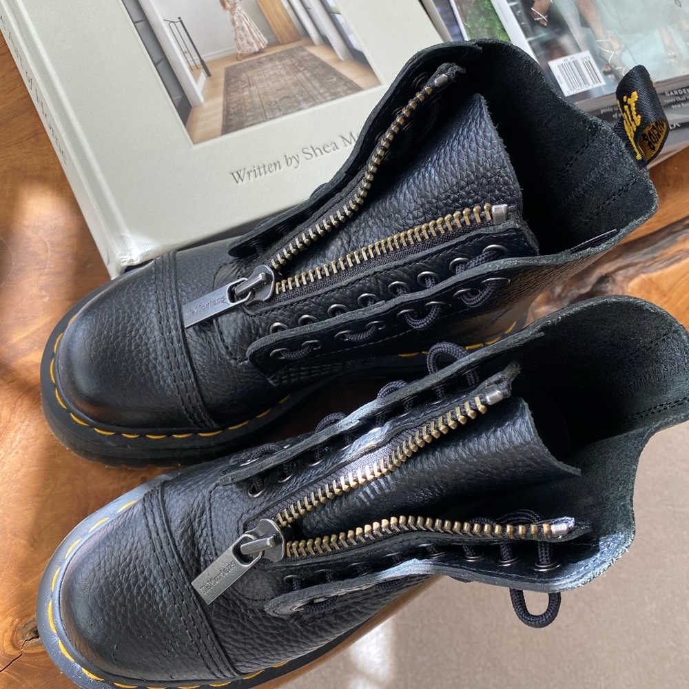 Dr. Martens Sinclair Flatform Boots in soft leather - Picture 3 of 8